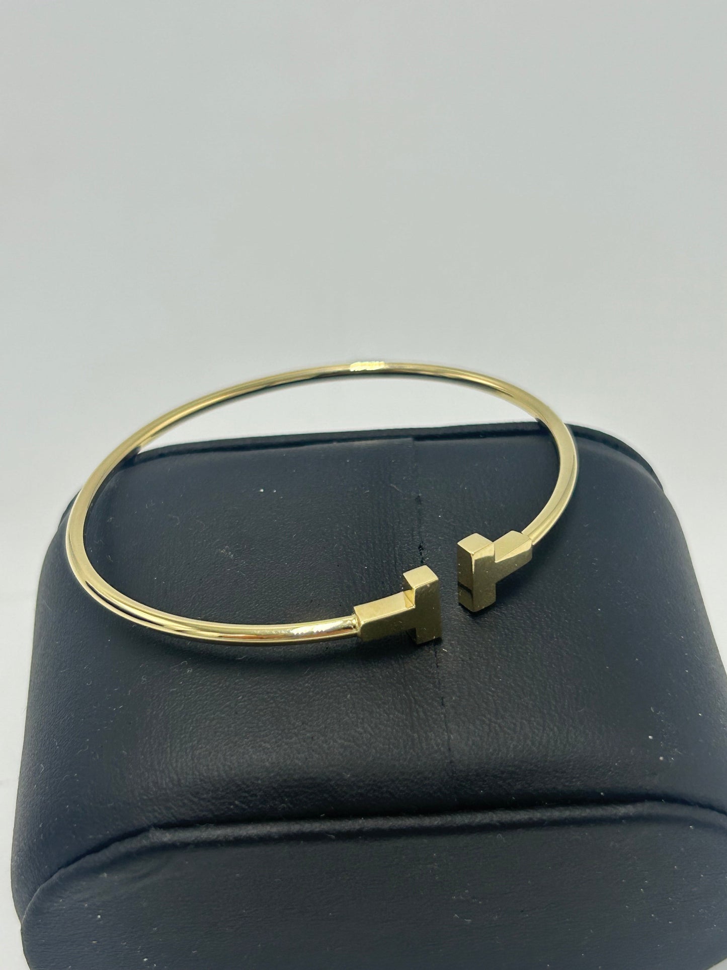 Tiffany & Company 18K T Wire Designer Luxury Bracelet