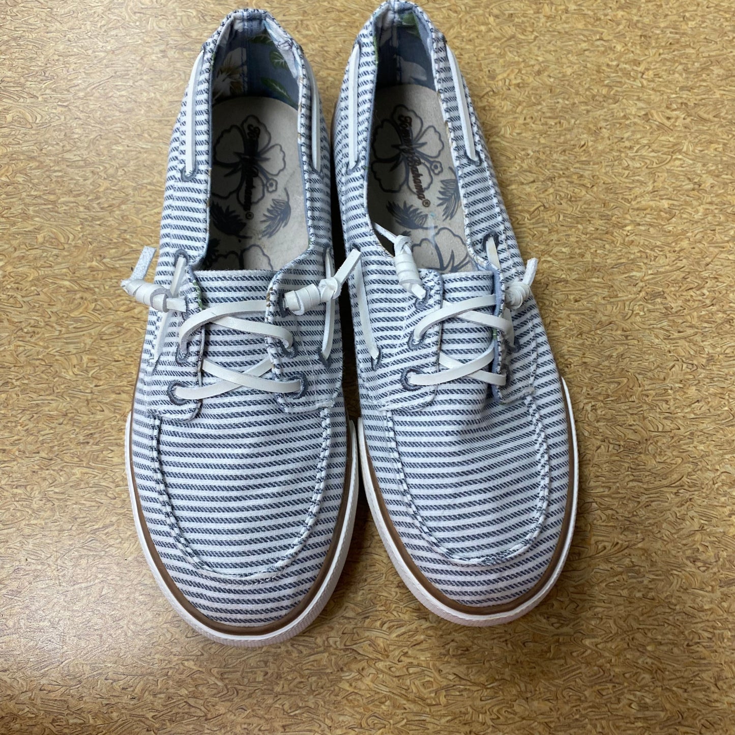 Shoes Flats By Tommy Bahama In Grey & White, Size:8