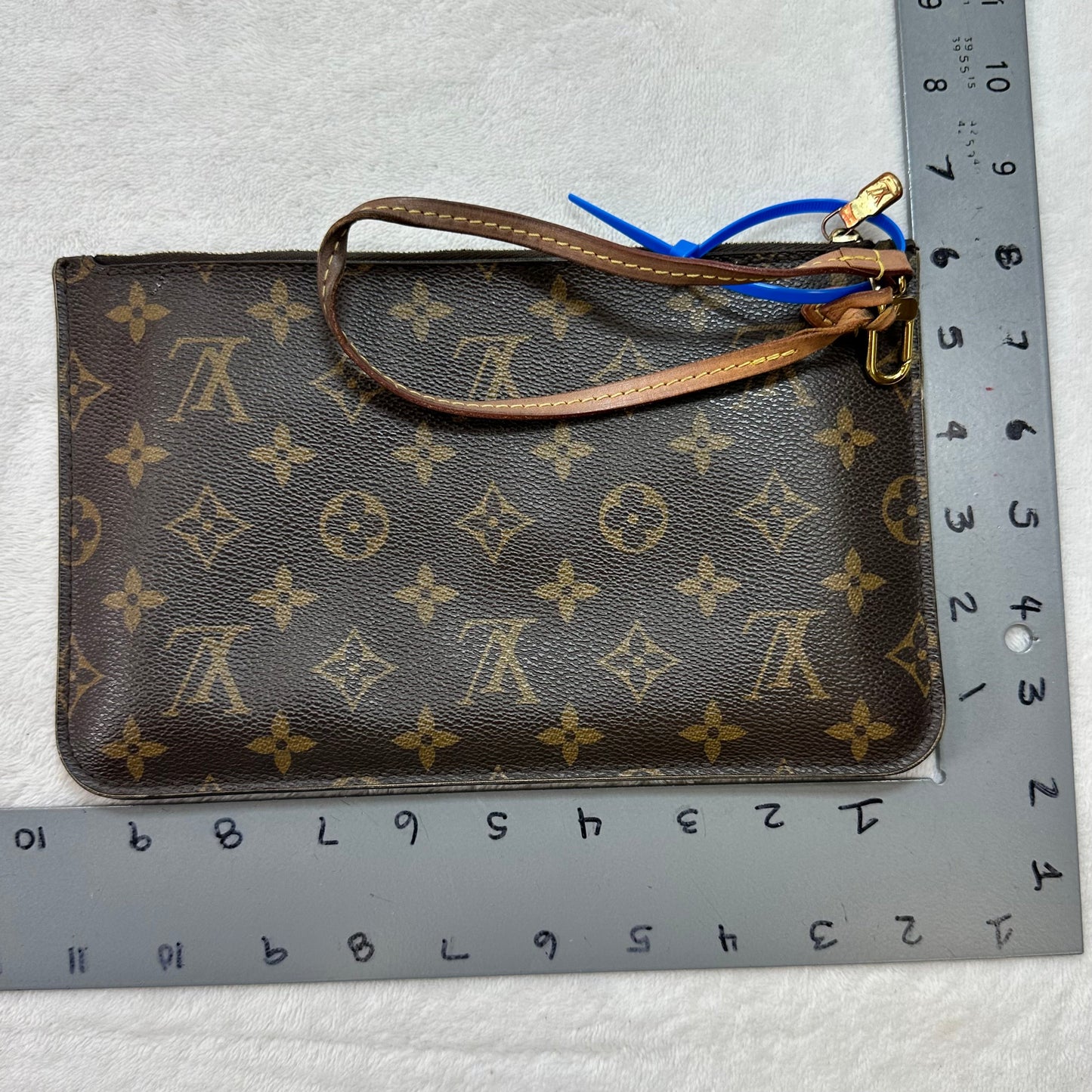 Wristlet Luxury Designer By Louis Vuitton, Size: Medium