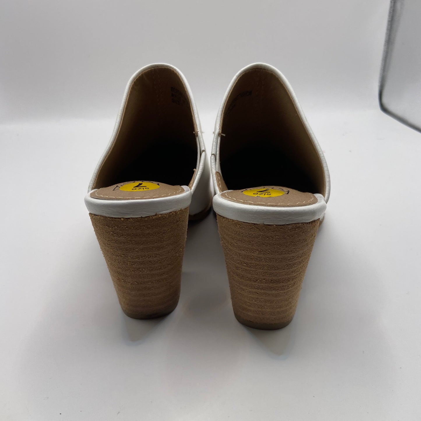 Shoes Heels Block By Clothes Mentor In White, Size: 7