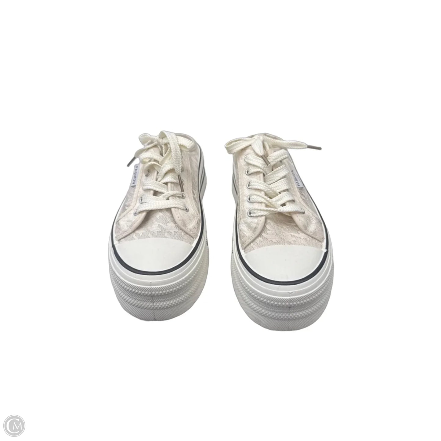 Shoes Sneakers By Clothes Mentor In Cream, Size: 6