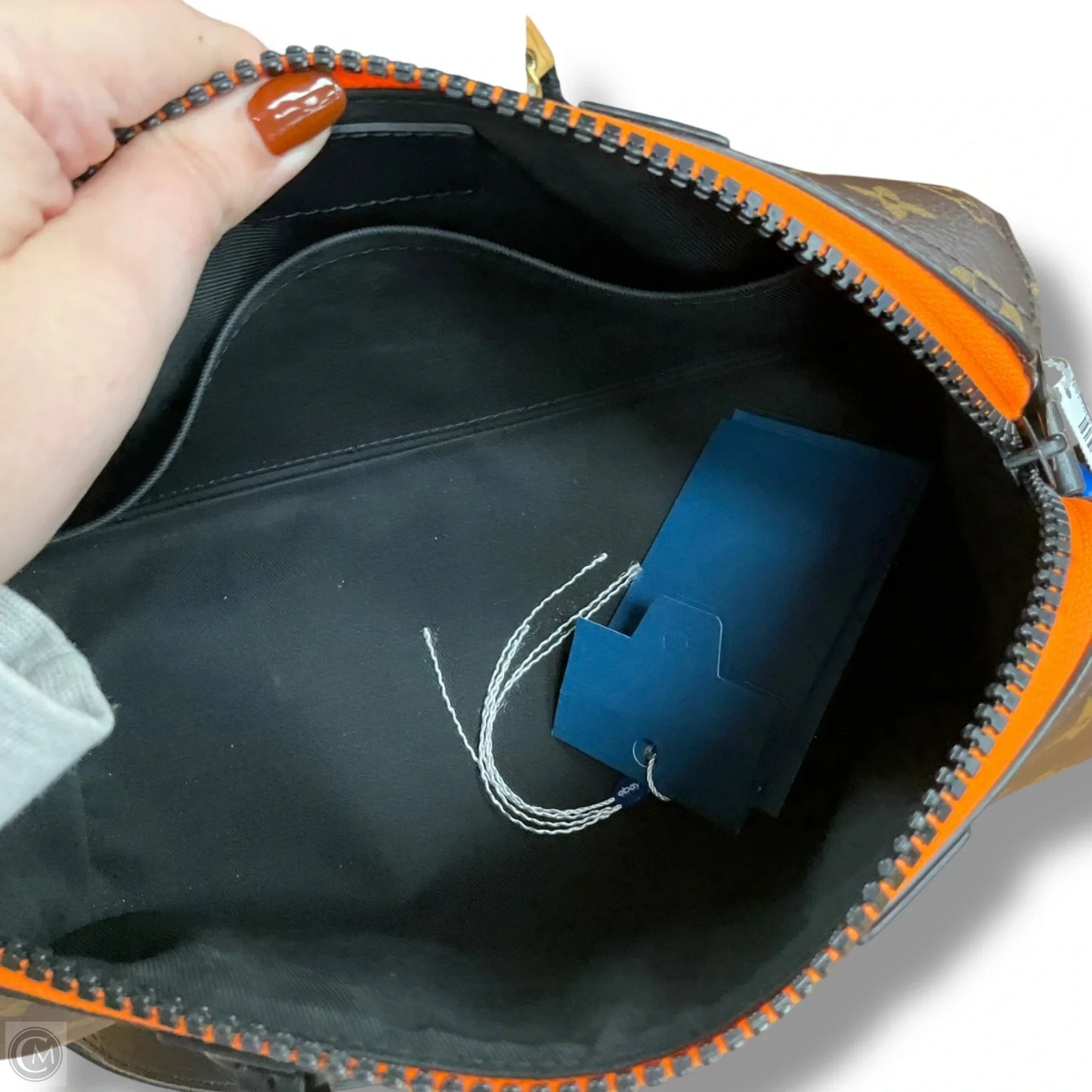 Crossbody Luxury Designer By Louis Vuitton, Size: Medium