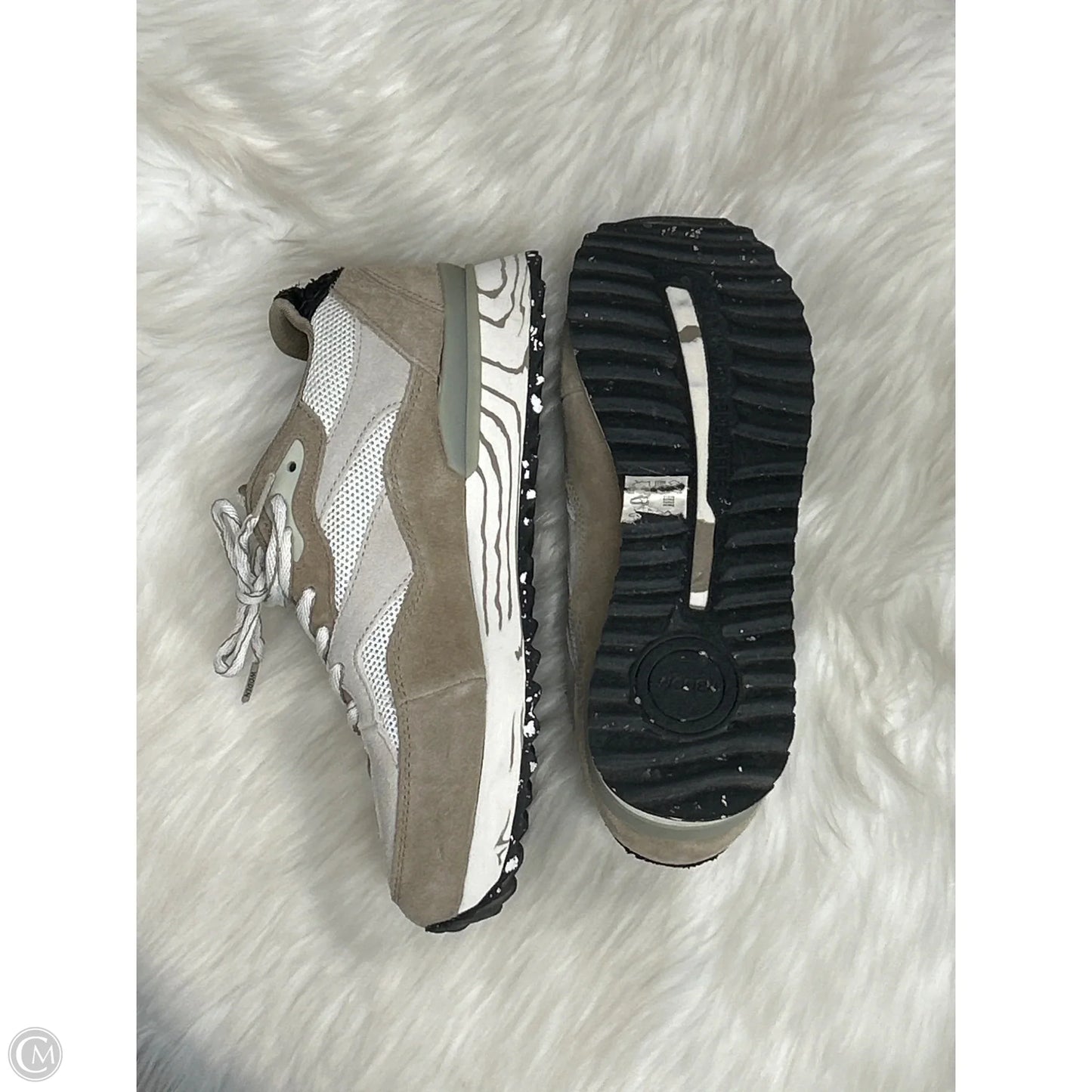 Shoes Sneakers By Clothes Mentor In Tan, Size: 10