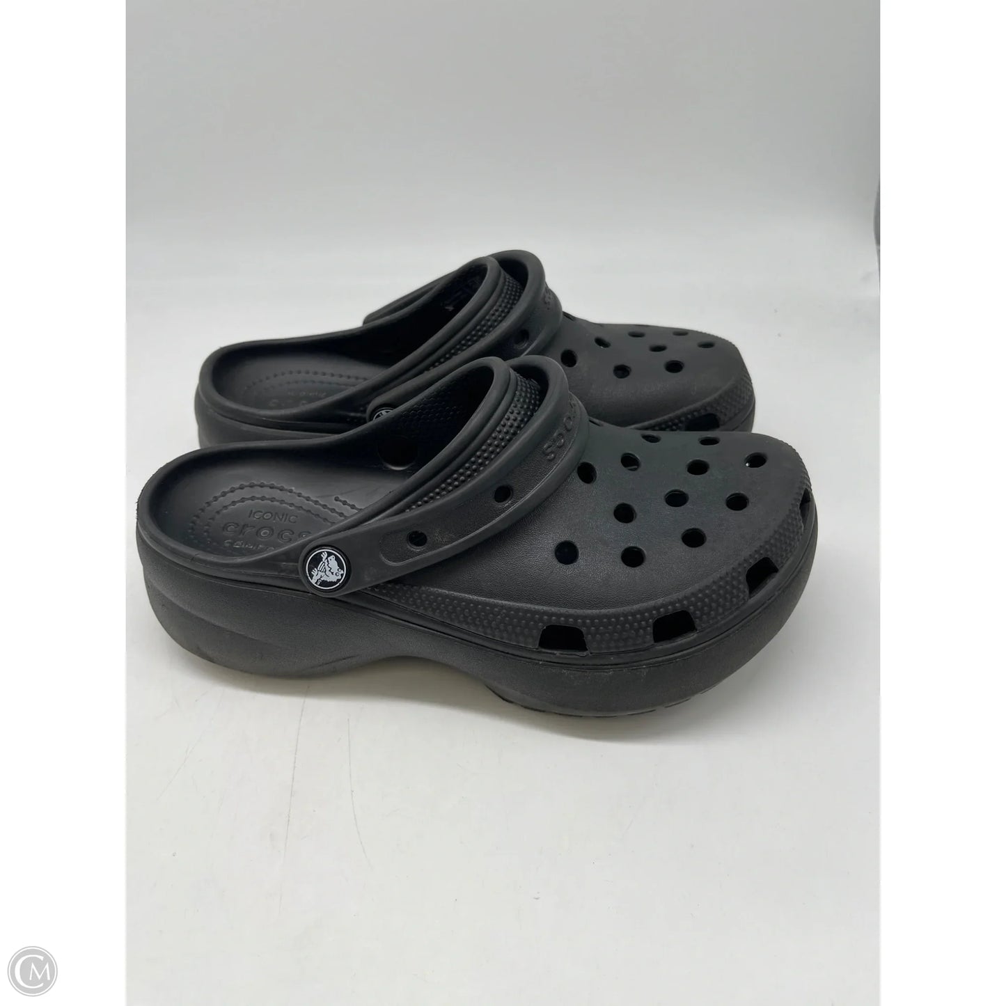 Shoes Flats By Crocs In Black, Size: 8
