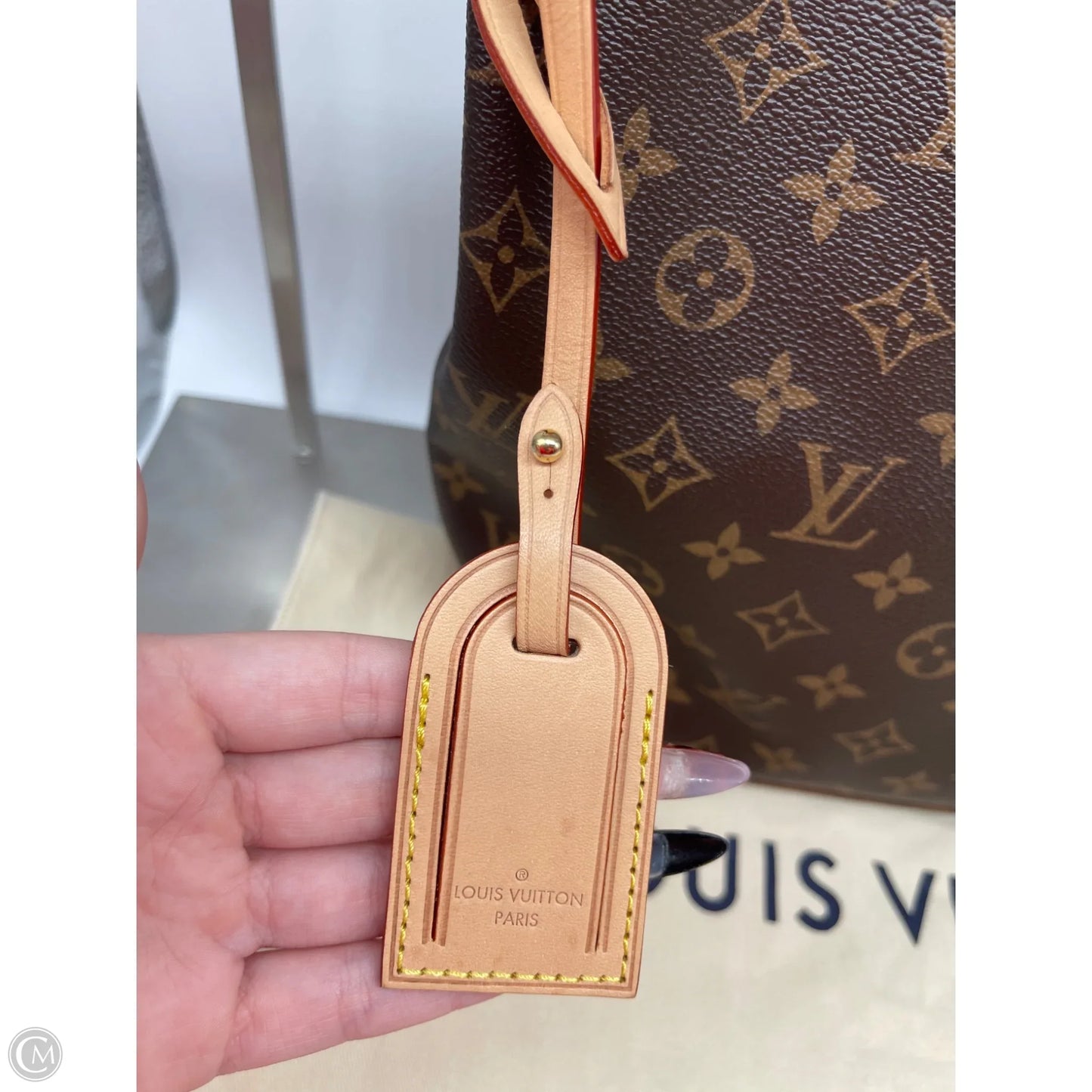Handbag Luxury Designer By Louis Vuitton, Size: Medium