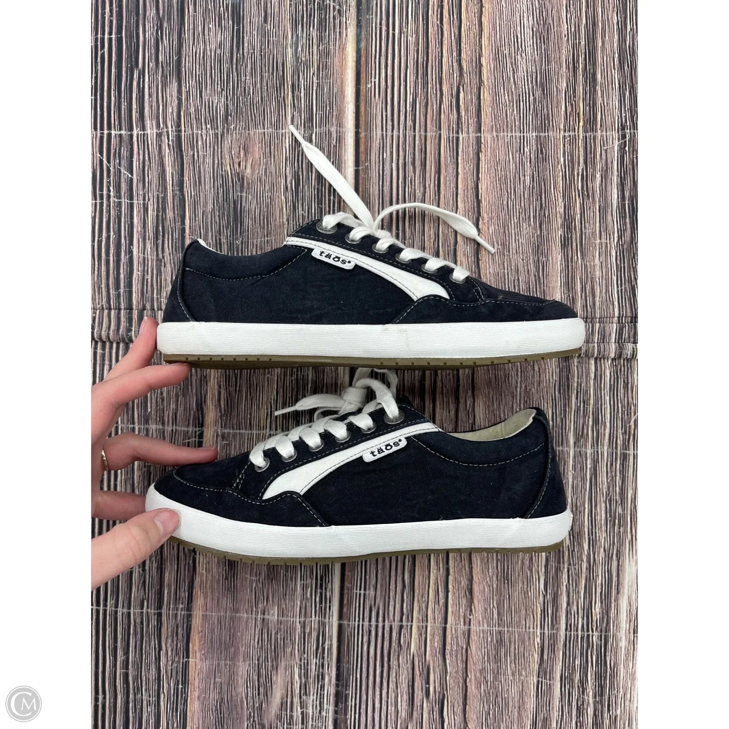 Shoes Sneakers By Taos In Black & White, Size: 6.5