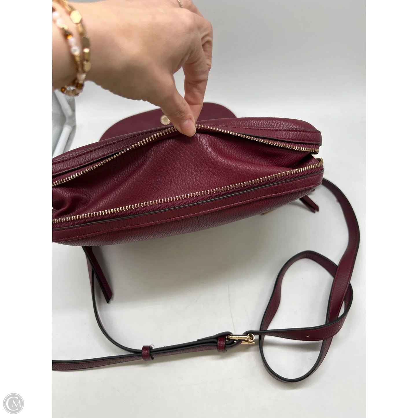 Crossbody By Clothes Mentor, Size: Medium