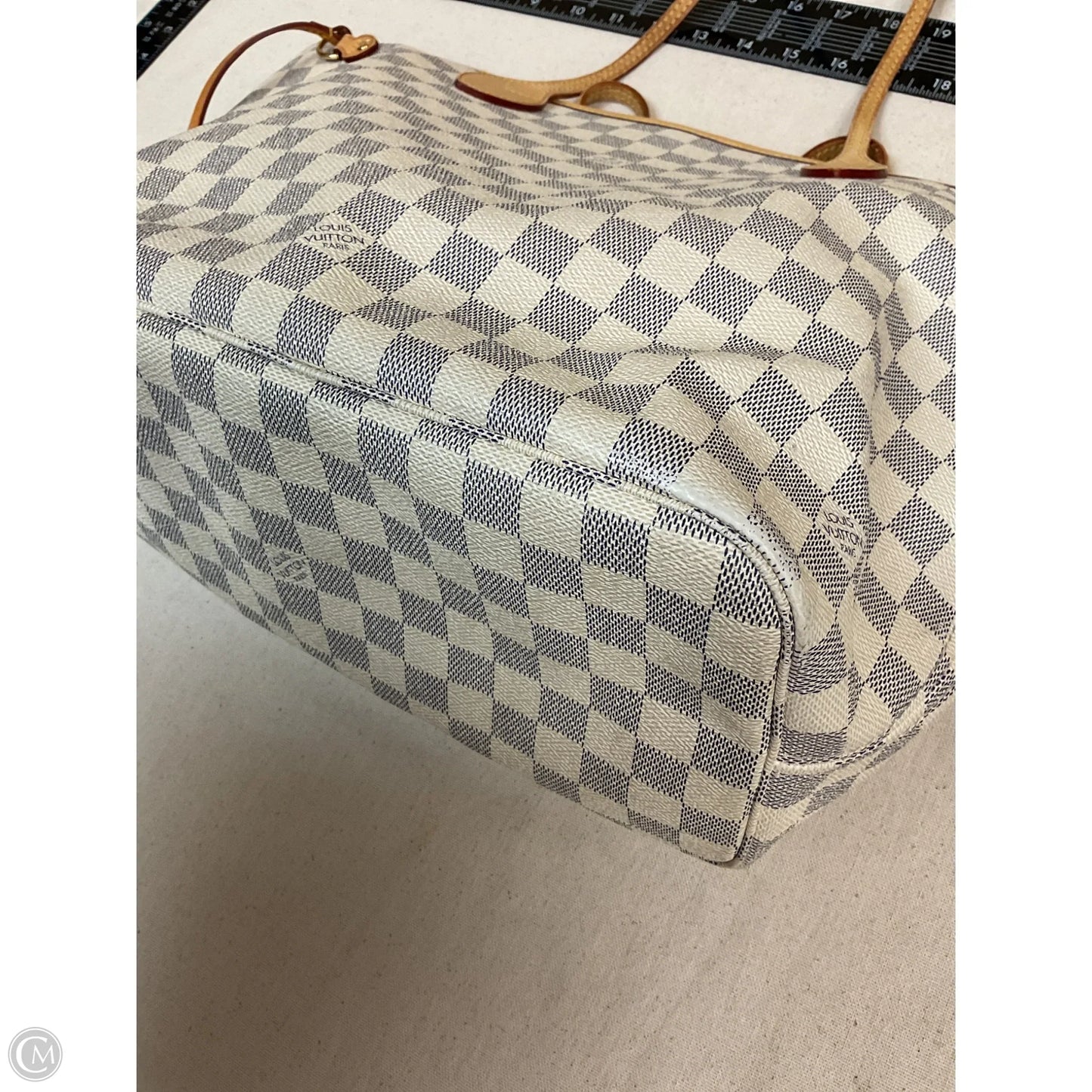 Handbag Luxury Designer By Louis Vuitton, Size: Medium
