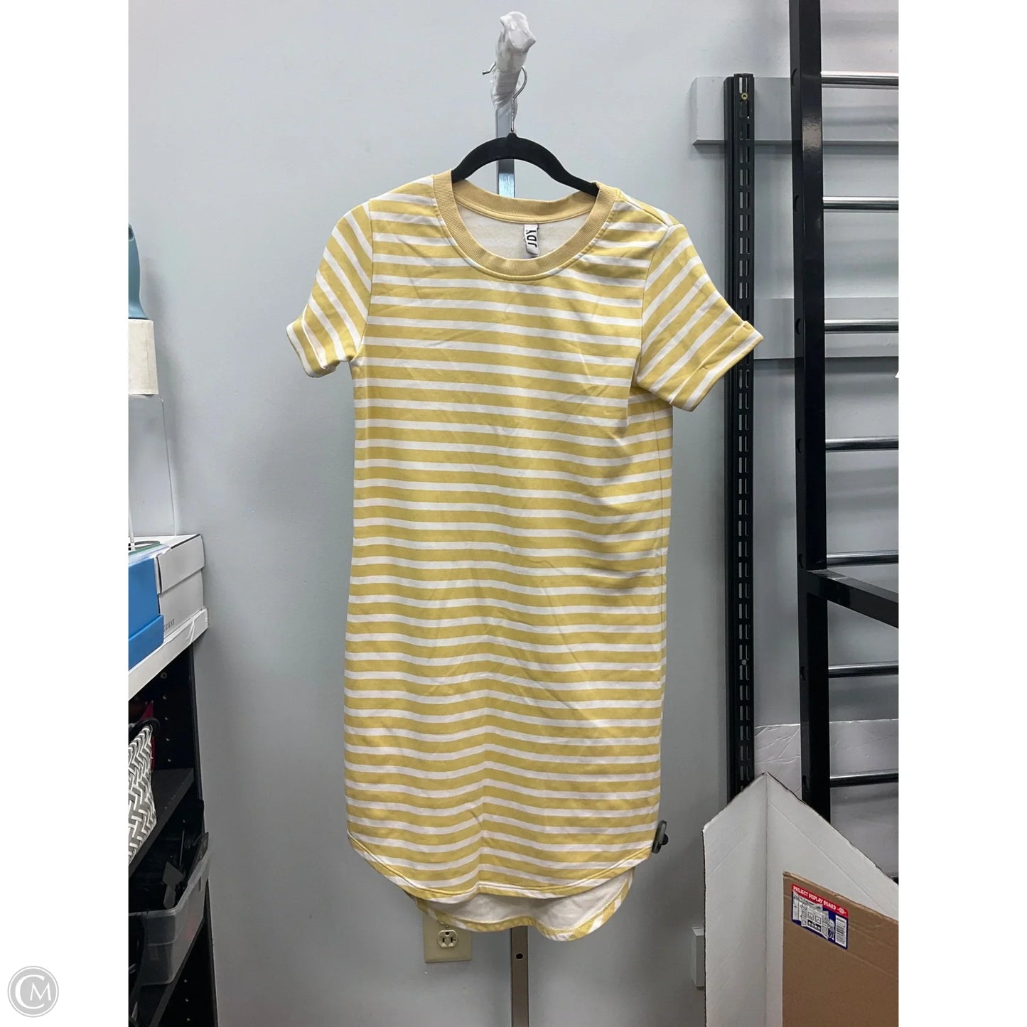 Dress Casual Short By Clothes Mentor In Striped Pattern, Size: Xs
