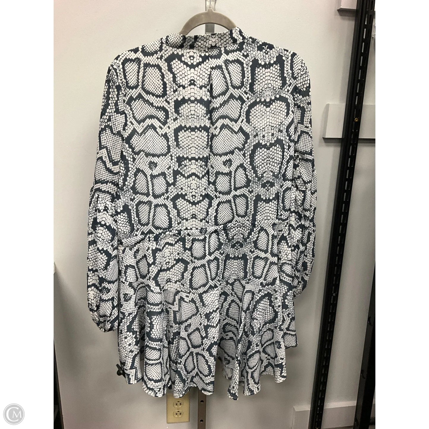 Dress Casual Short By Cme In Animal Print, Size: M