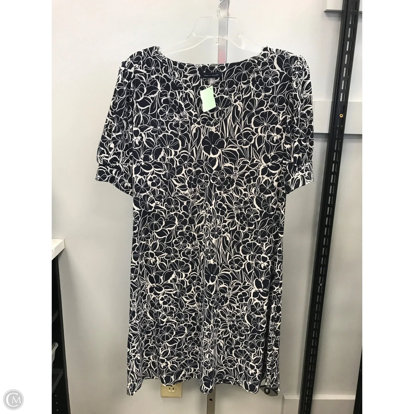 Dress Casual Short By Tommy Hilfiger In Floral Print, Size: S