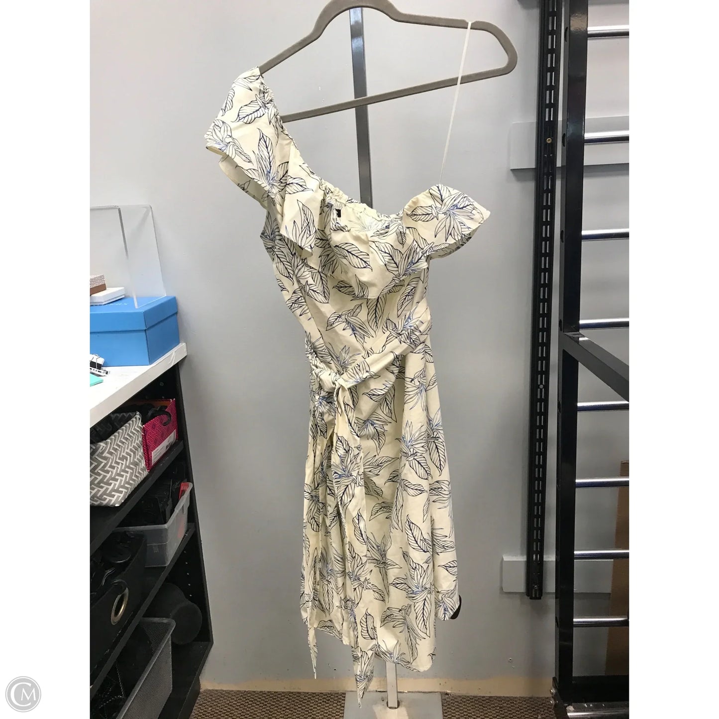Dress Casual Short By Banana Republic In Cream, Size: L
