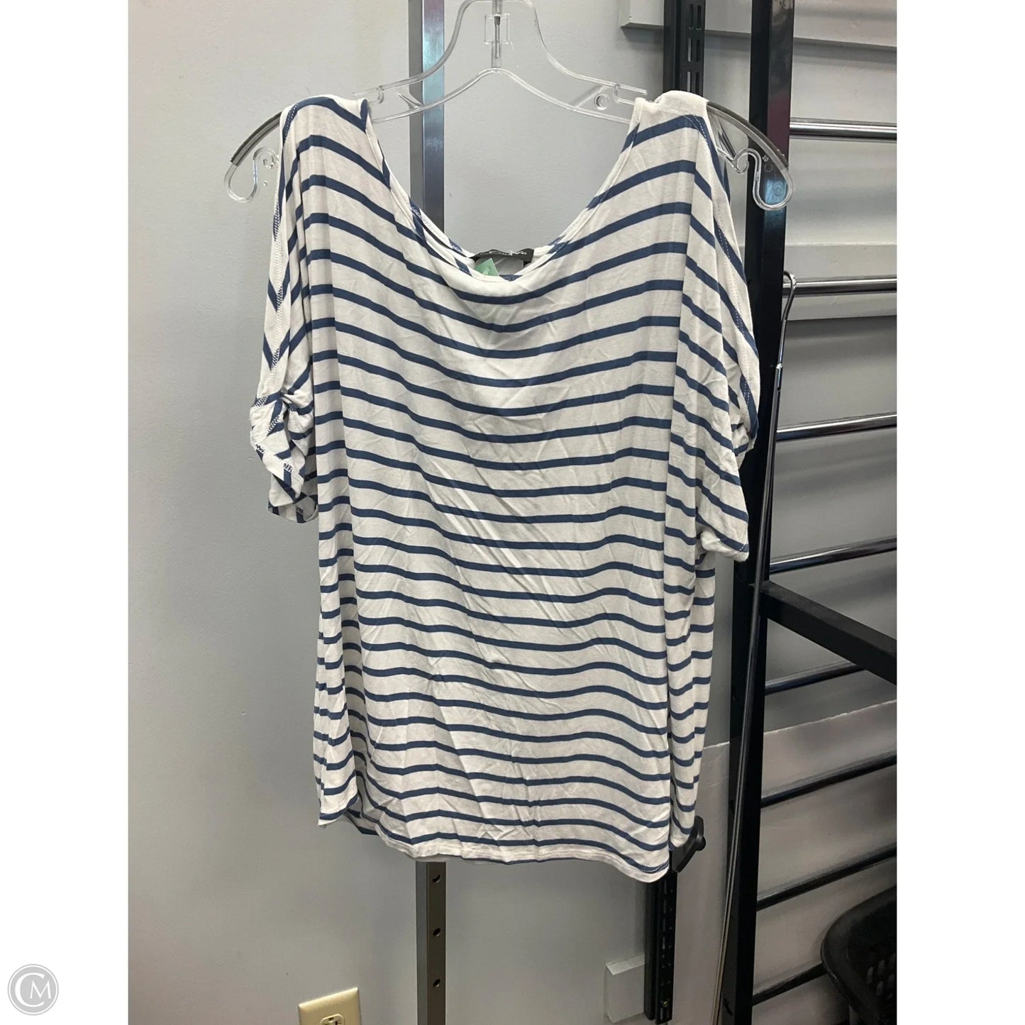 Top Short Sleeve By Clothes Mentor In Striped Pattern, Size: M