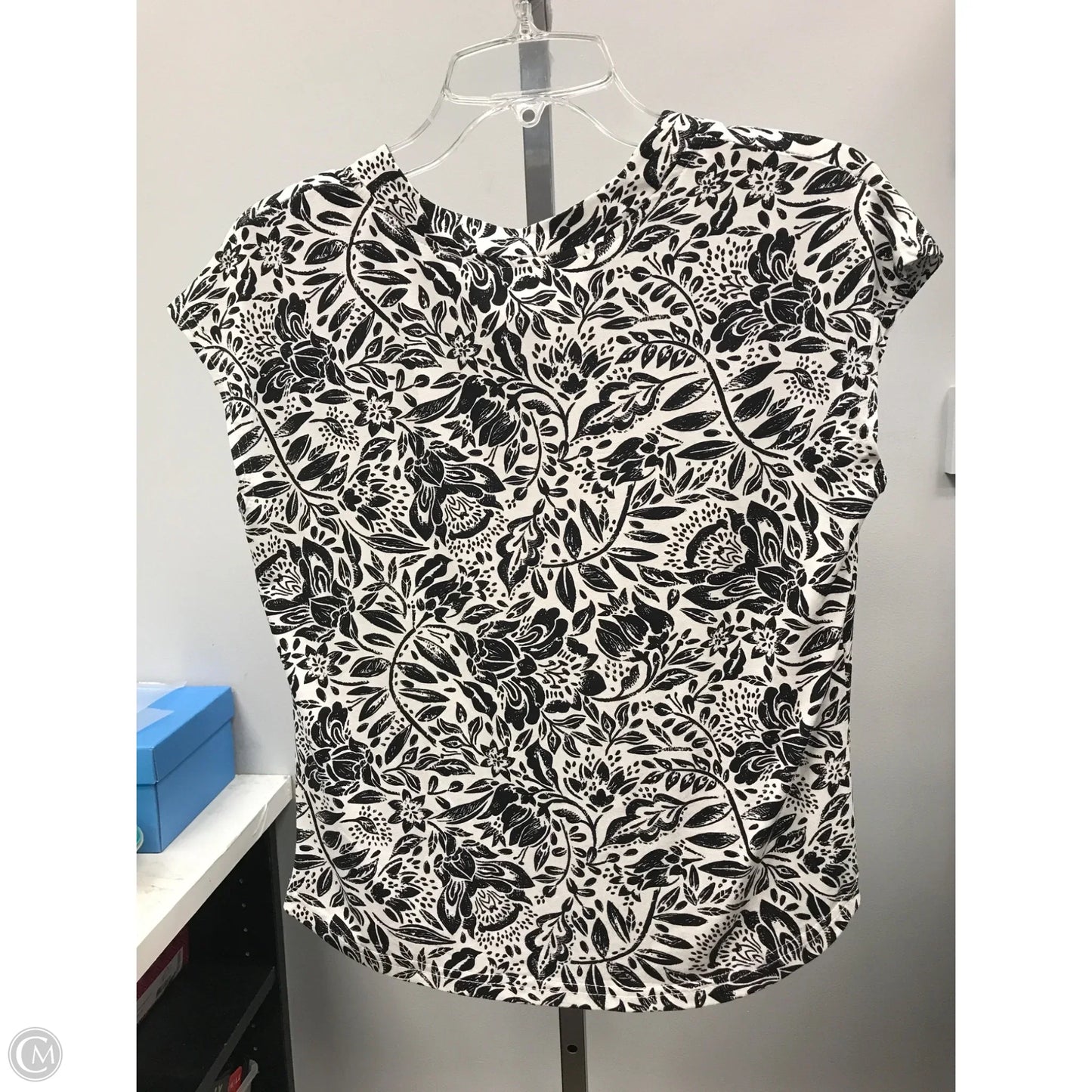Top Sleeveless By Clothes Mentor In Black & White, Size: S