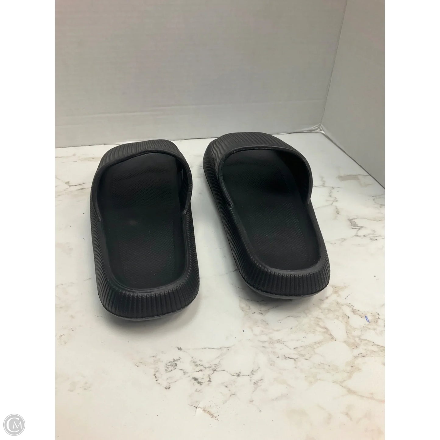 Sandals Flip Flops By Clothes Mentor In Black, Size: 7.5
