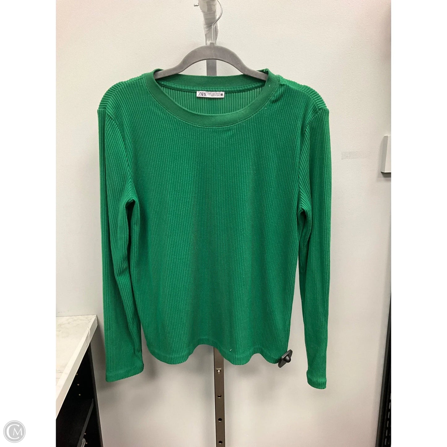 Top Long Sleeve By Zara In Green, Size: L