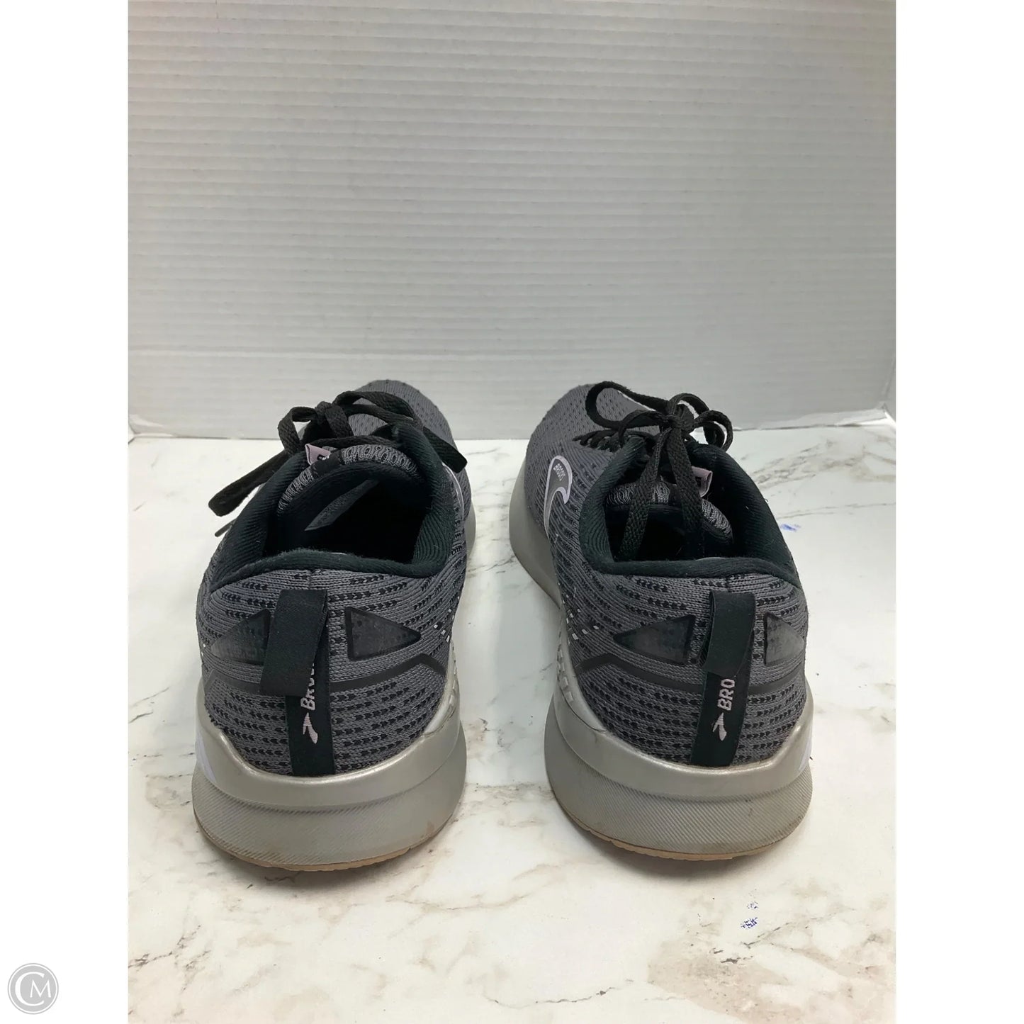 Shoes Athletic By Brooks In Grey, Size: 9.5