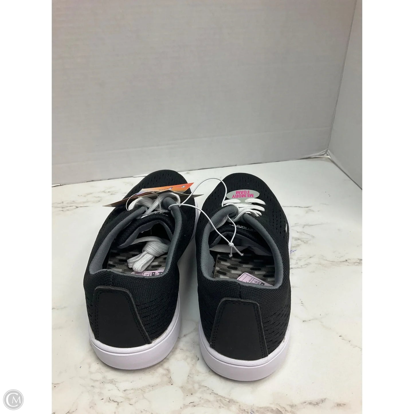 Shoes Sneakers By Clothes Mentor In Black, Size: 7.5