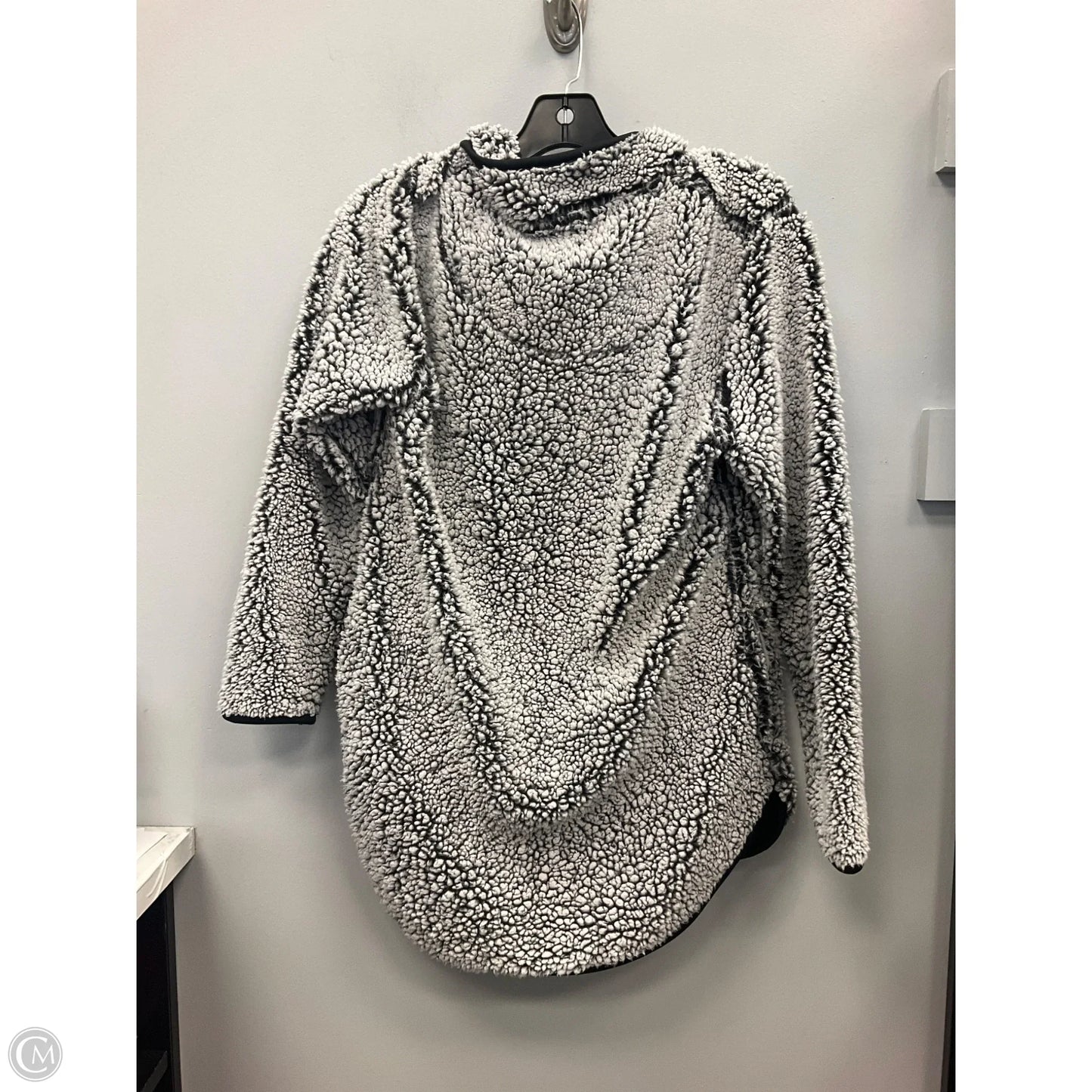 Sweatshirt Collar By Clothes Mentor In Black & White, Size: M
