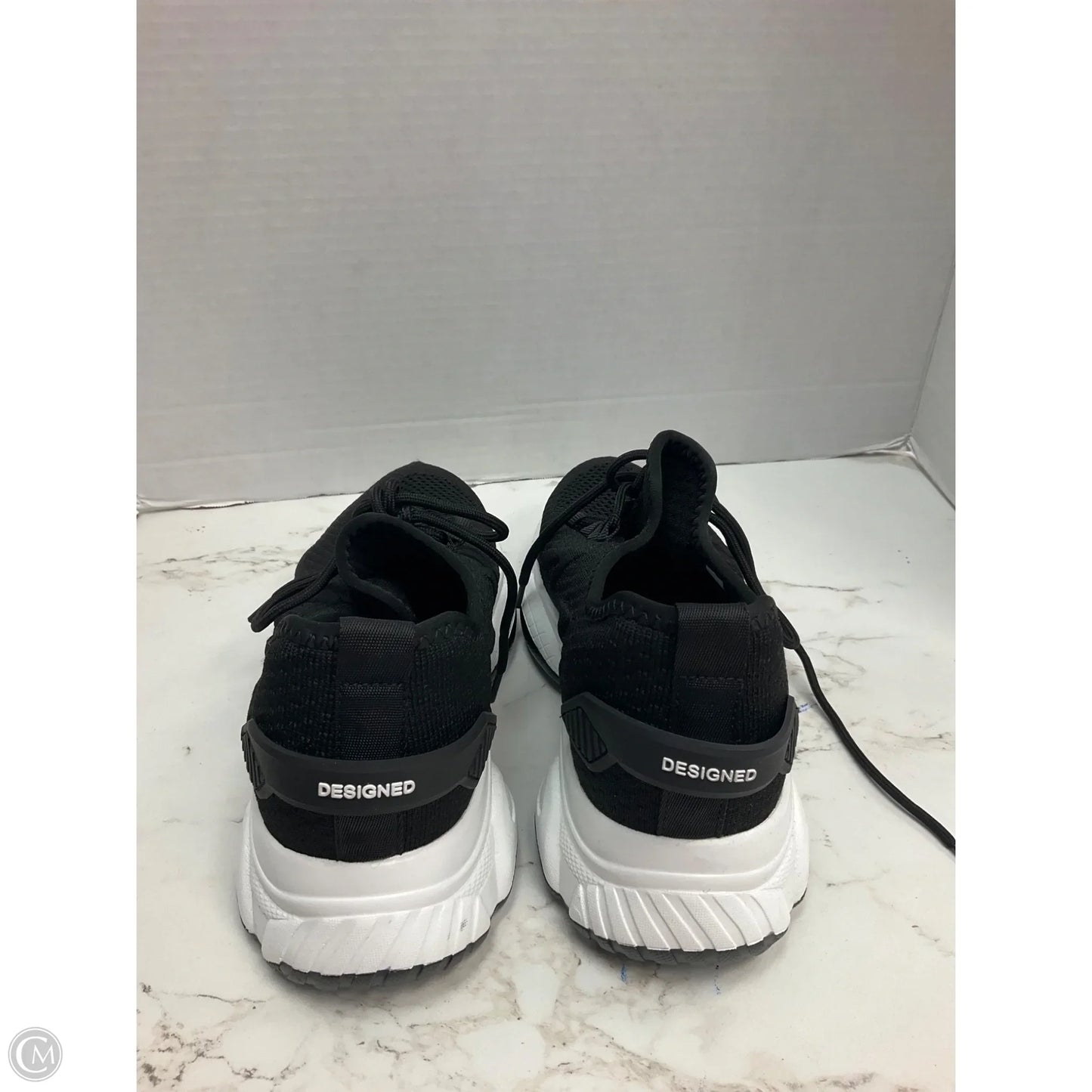 Shoes Sneakers By Clothes Mentor In Black, Size: 6