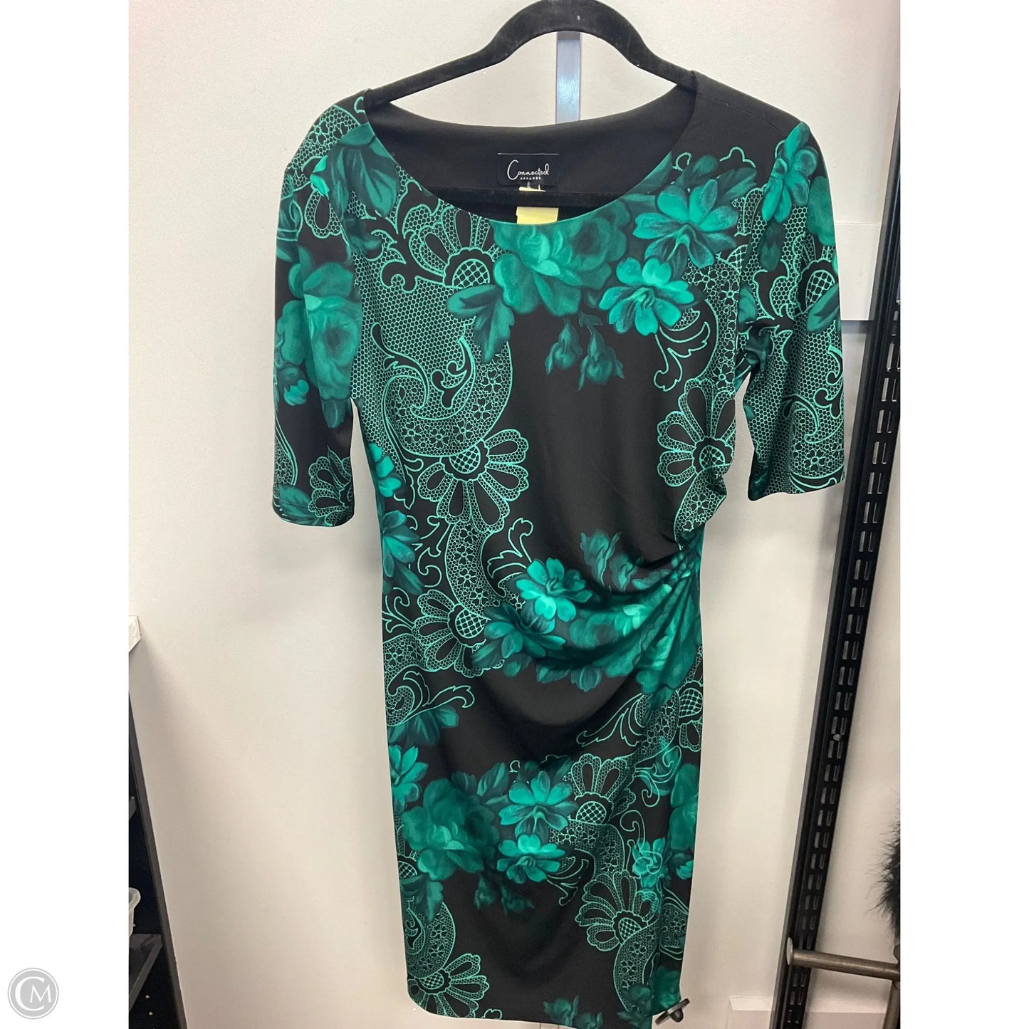 Dress Casual Short By Connected Apparel In Green, Size: 4