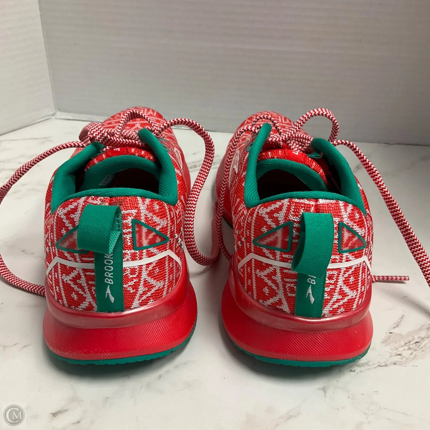 Shoes Athletic By Brooks In Red & White, Size: 6.5