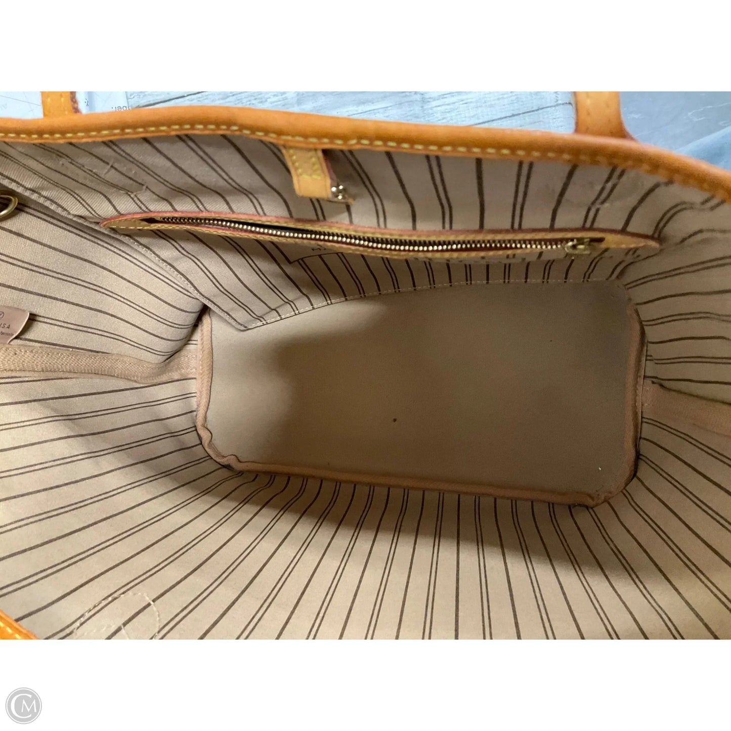 Handbag Luxury Designer By Louis Vuitton, Size: Medium