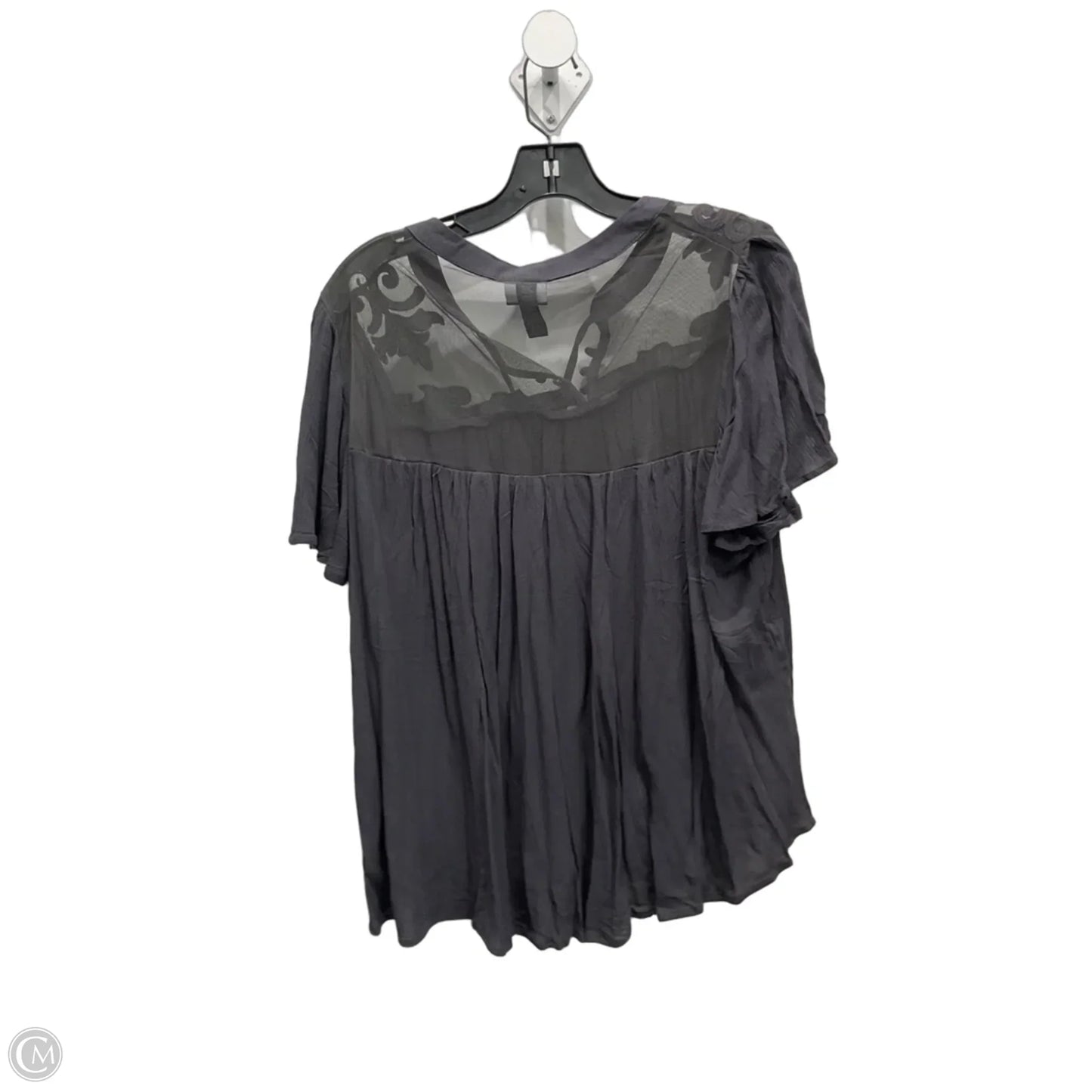Top Short Sleeve By Daytrip In Grey, Size: Xl