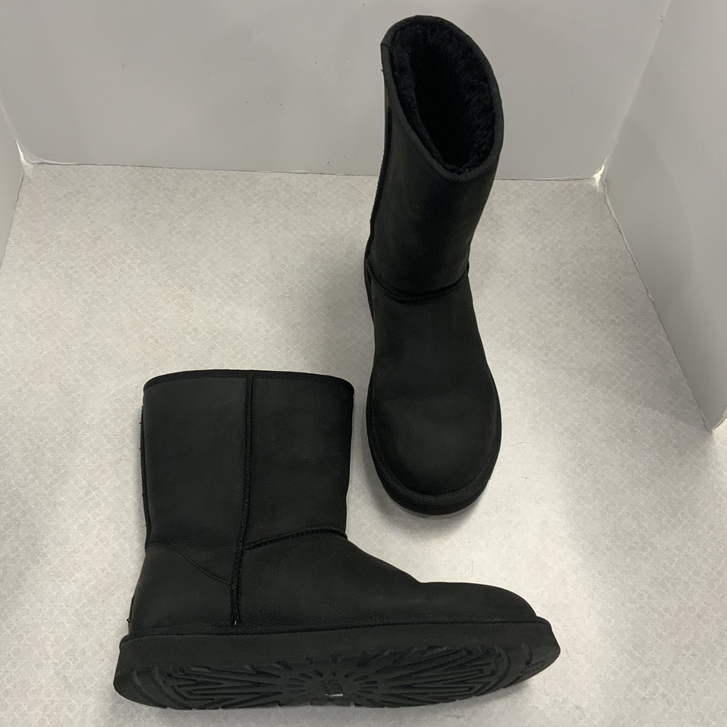 Boots Mid-calf Flats By Ugg Size: 11