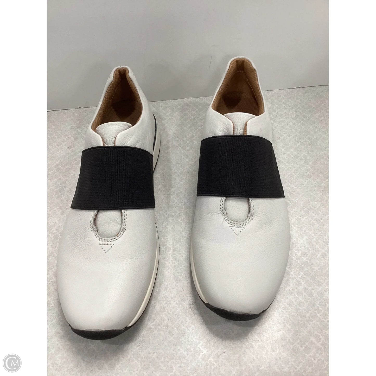 Shoes Sneakers By Vionic In White, Size: 9