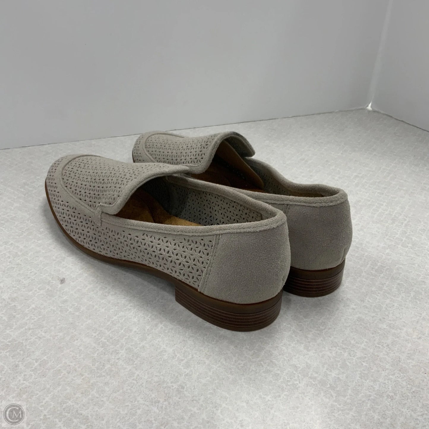 Shoes Flats By Clarks In Grey, Size: 10
