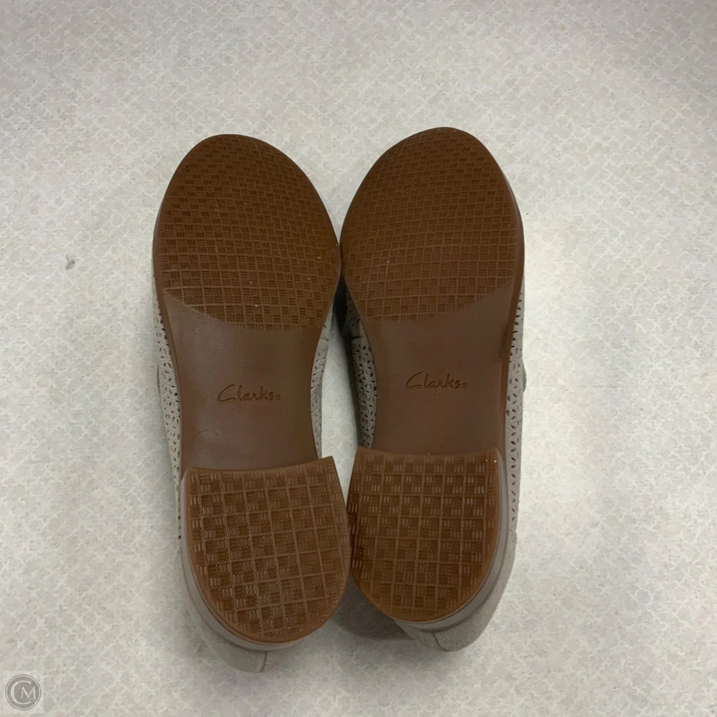 Shoes Flats By Clarks In Grey, Size: 10