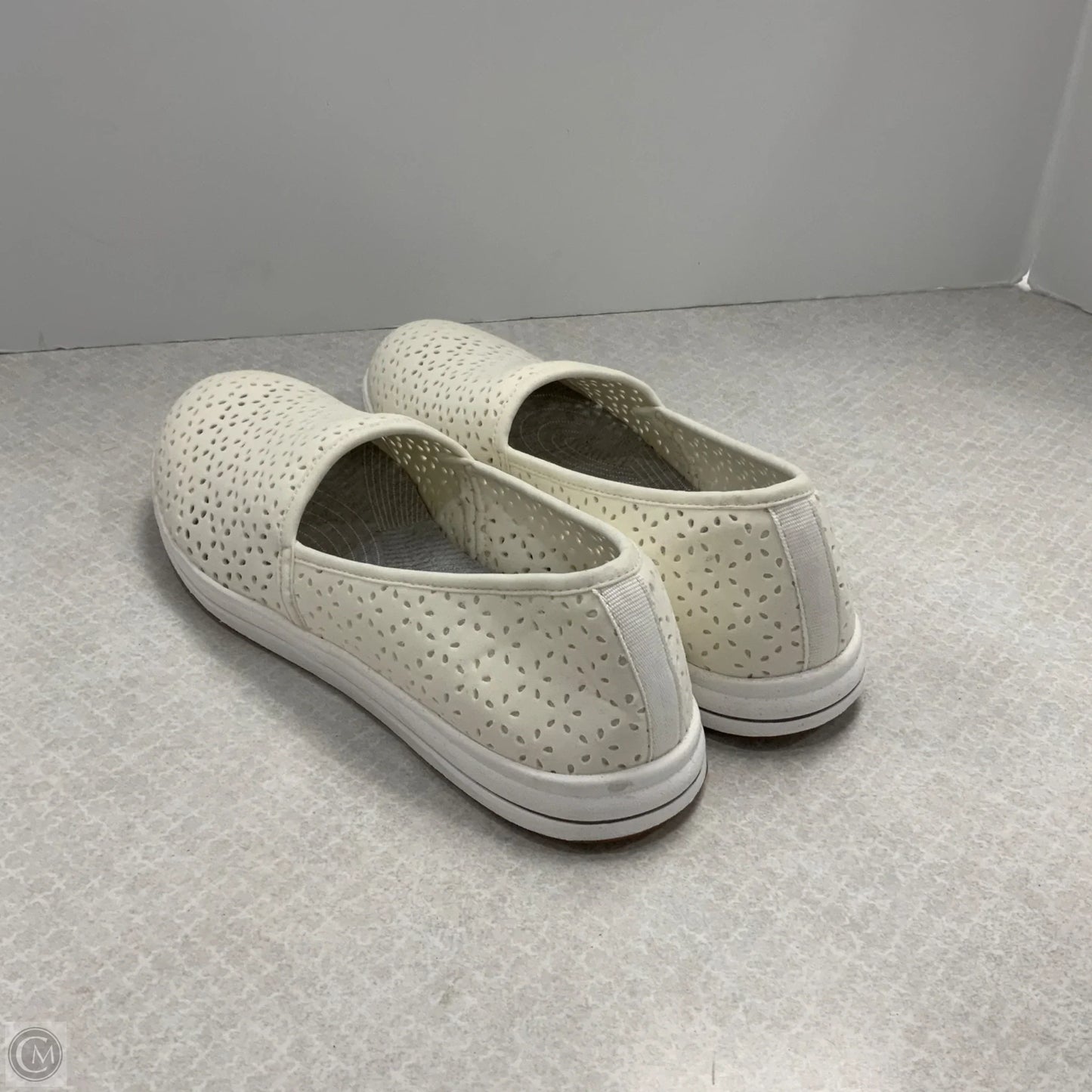 Shoes Flats By Clarks In White, Size: 10