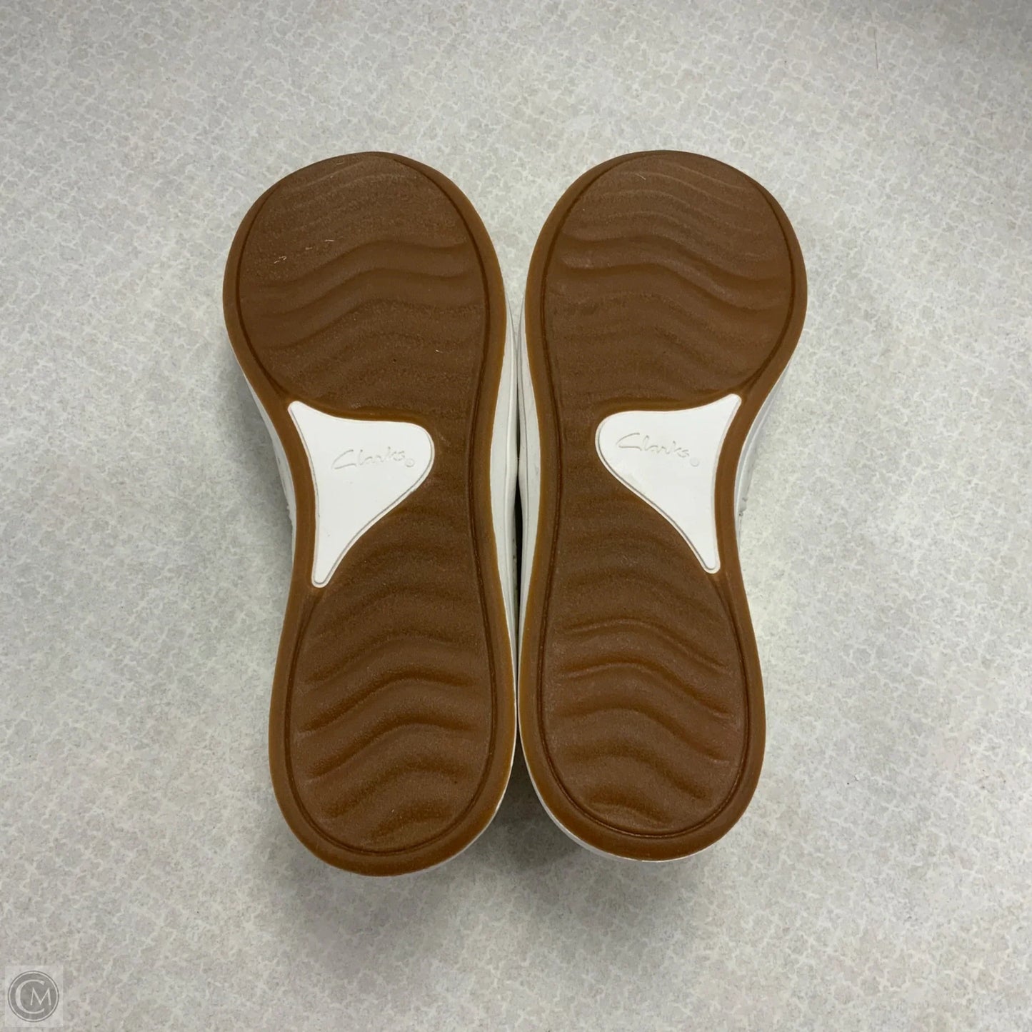 Shoes Flats By Clarks In White, Size: 10