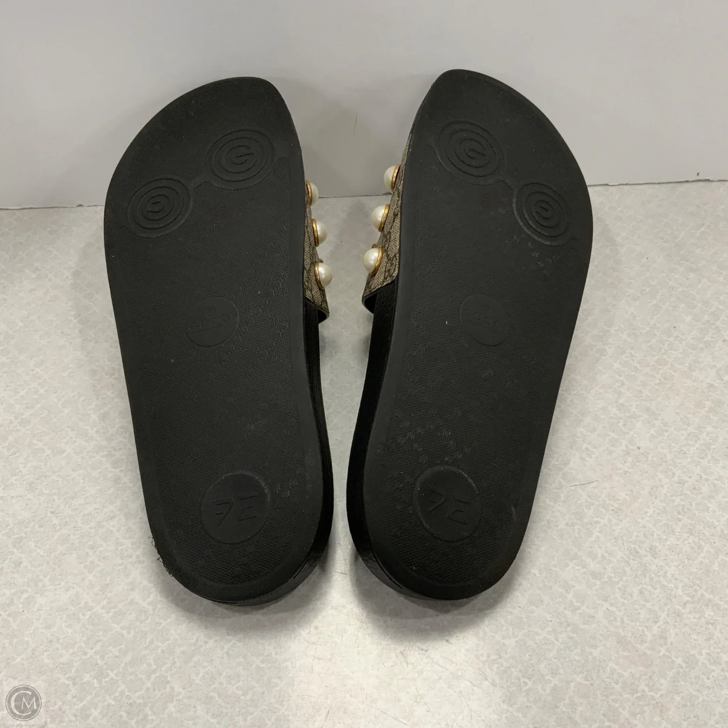 Shoes Luxury Designer By Gucci In Brown, Size: 9