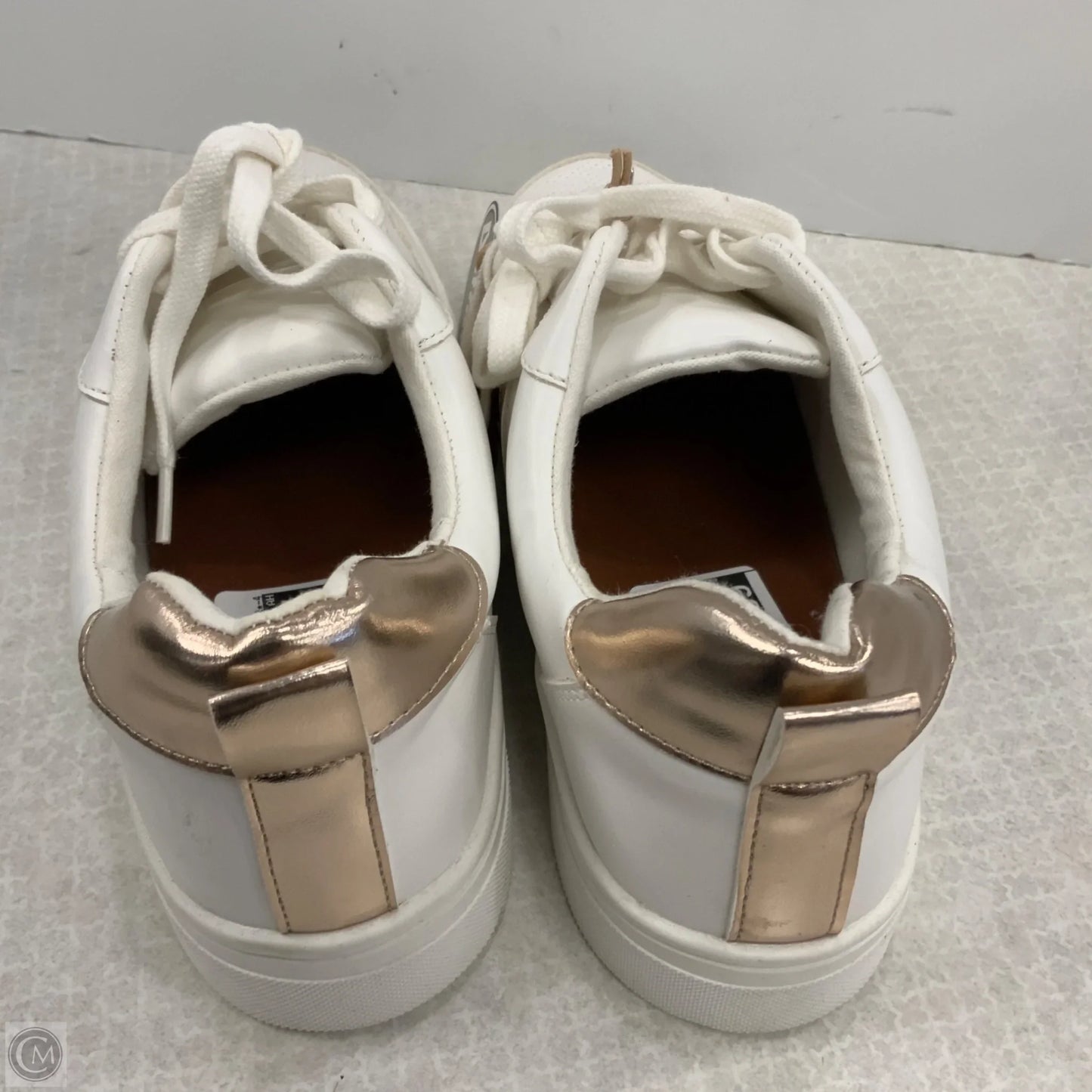 Shoes Sneakers By Mia In White, Size: 9