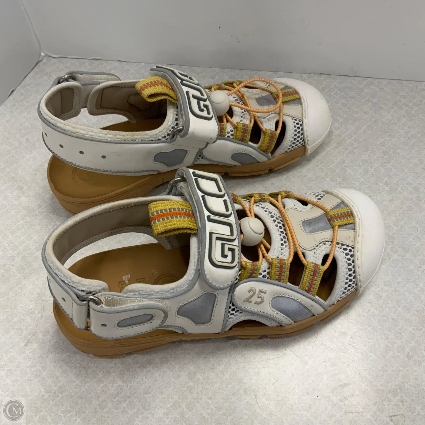 Shoes Luxury Designer By Gucci In White, Size: 6