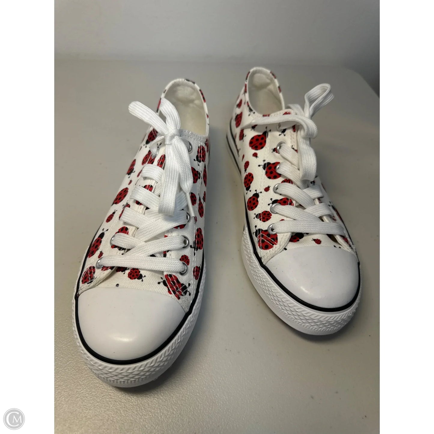 Shoes Sneakers By Clothes Mentor In Red & White