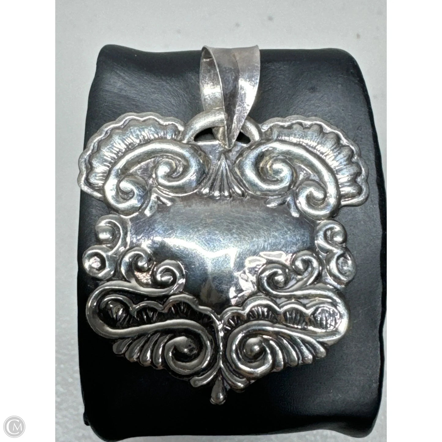 Necklace Pendant By Clothes Mentor