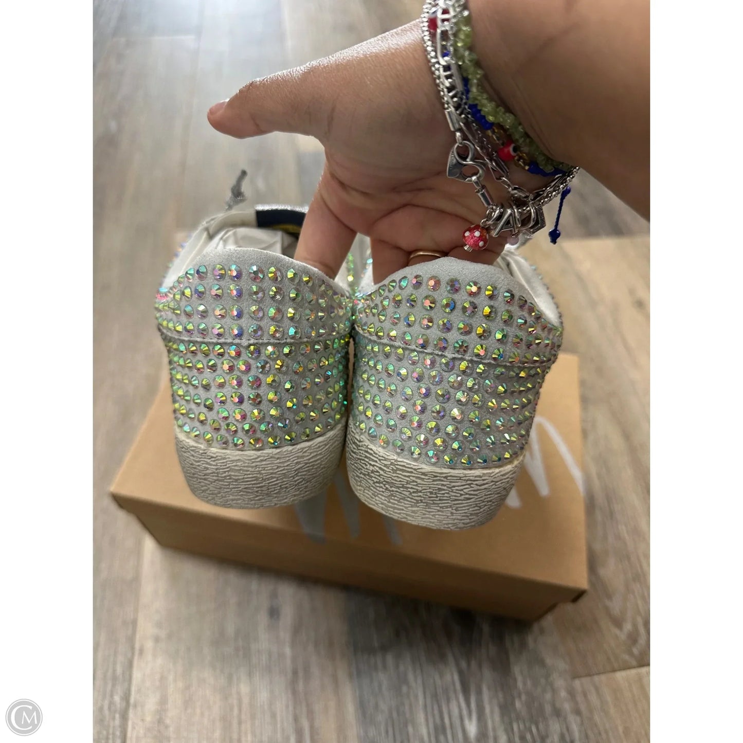 Shoes Sneakers By Mi Im In Silver, Size: 8.5