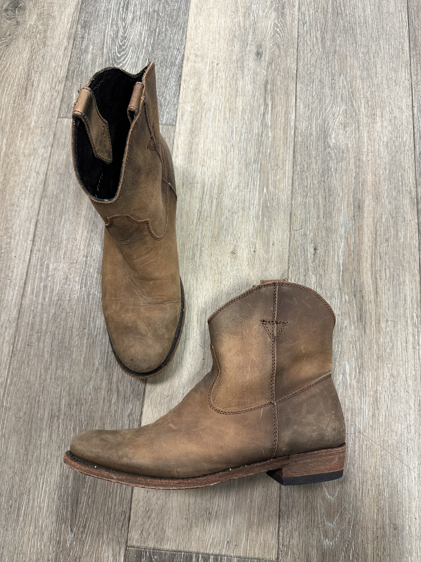 Boots Ankle Flats By Liberty Size: 8