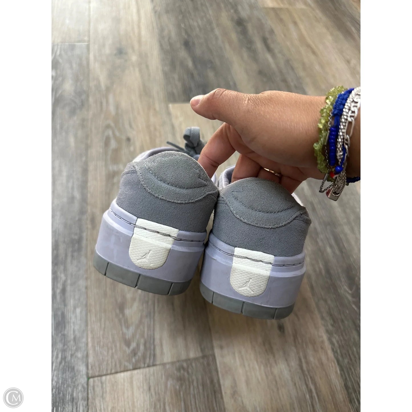 Shoes Sneakers By Nike In Grey, Size: 9