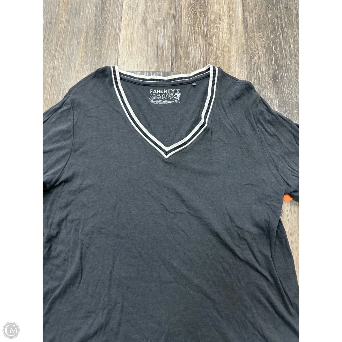 Top Short Sleeve By Faherty In Grey, Size: L