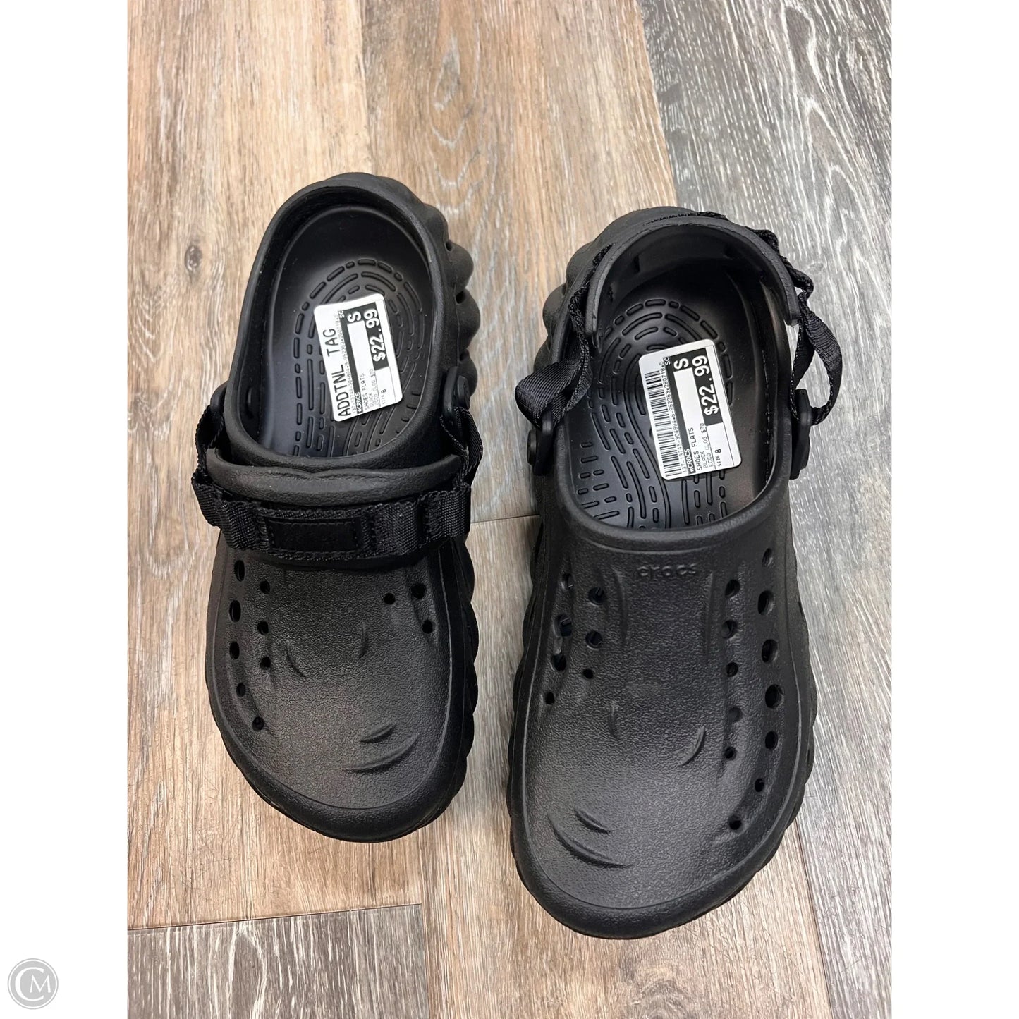 Shoes Flats By Crocs In Black, Size: 8