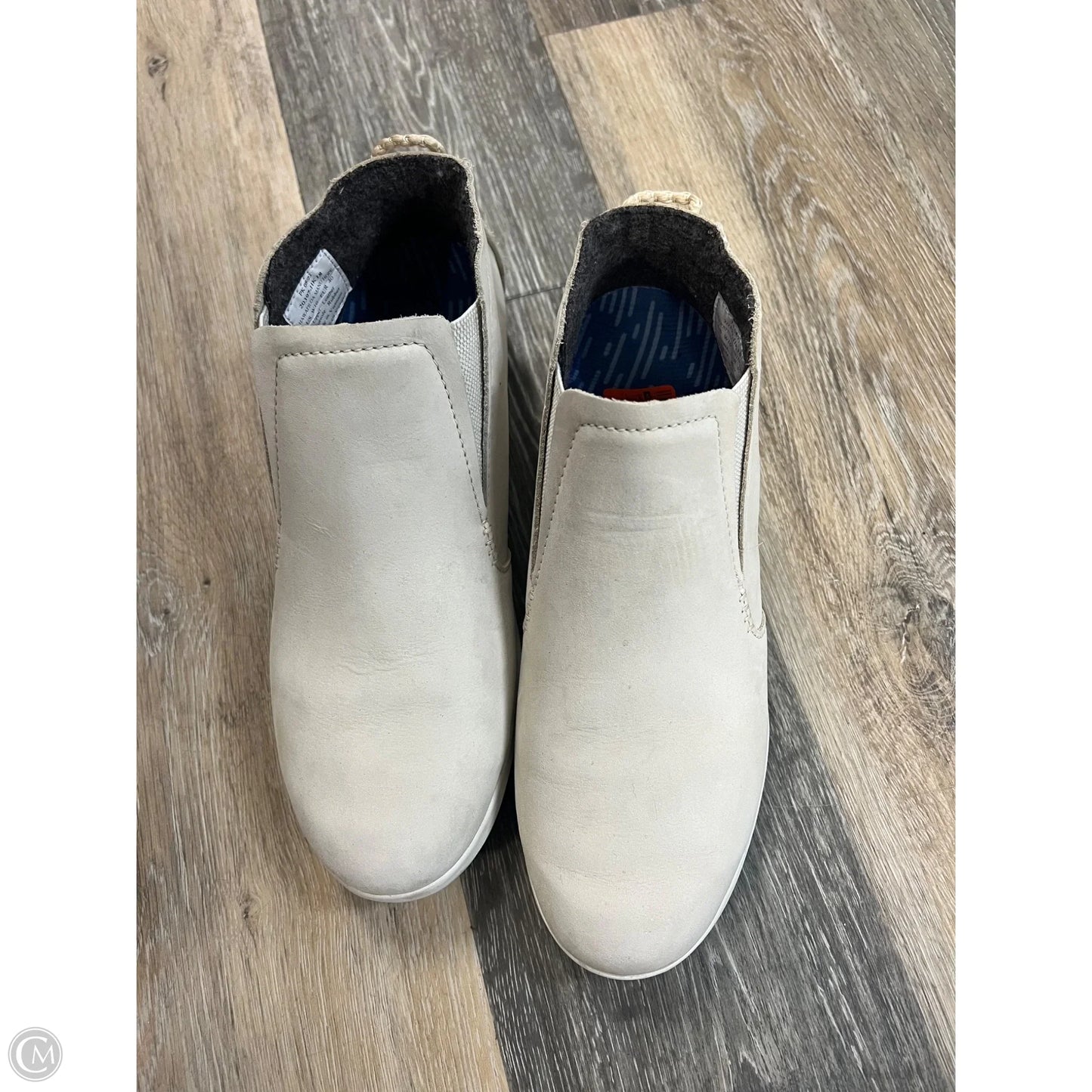 Shoes Flats By Olukai In Cream, Size: 10