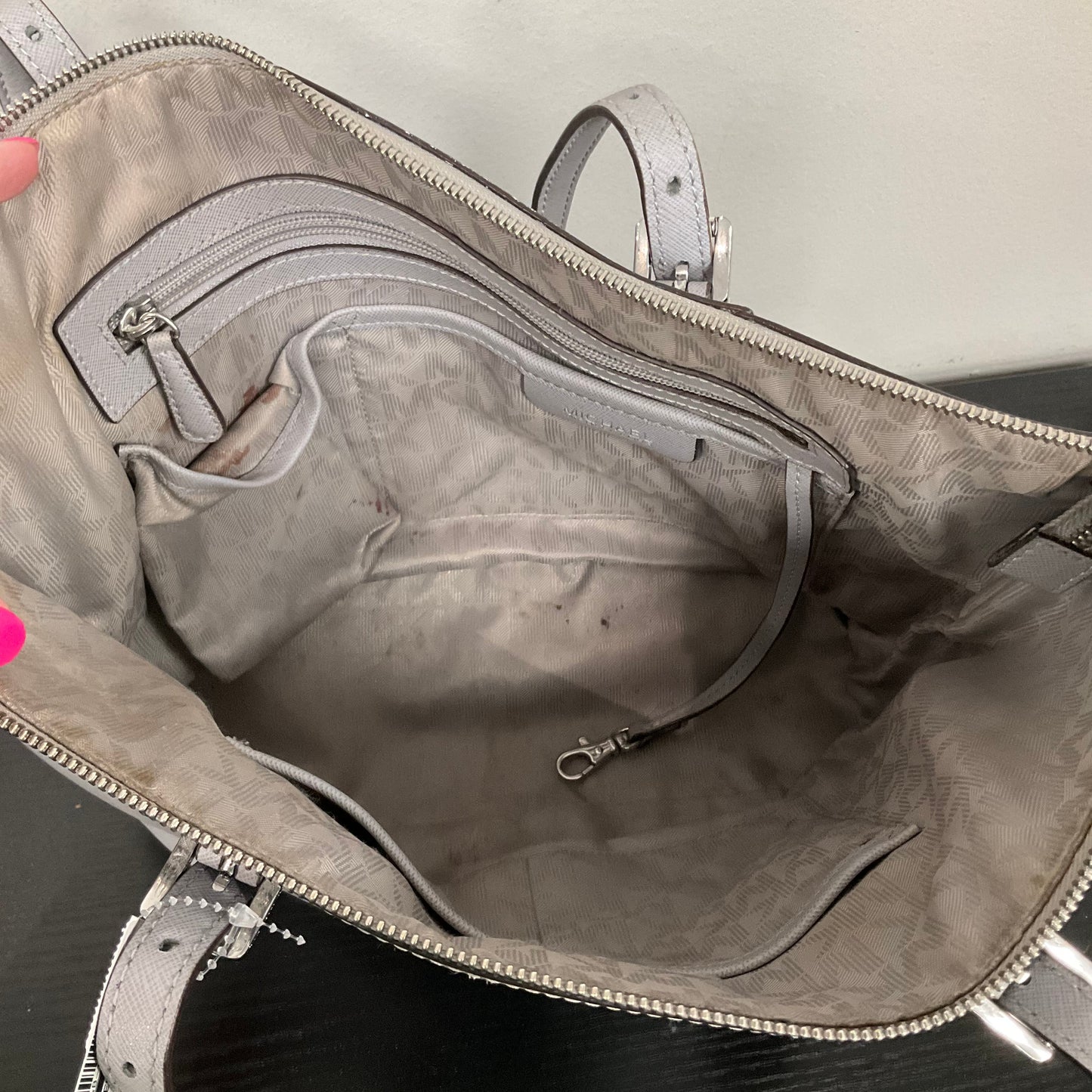 Handbag Designer By Michael Kors In Grey, Size:Medium