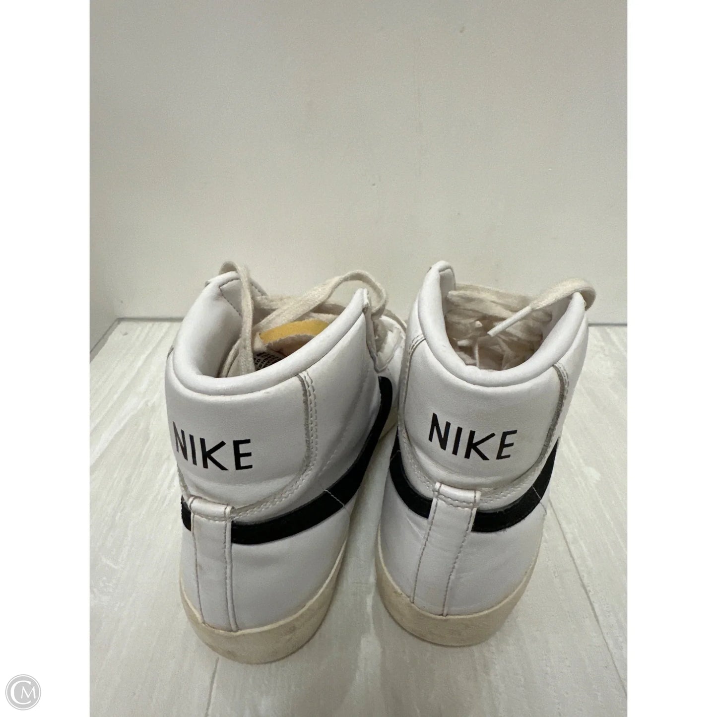 Shoes Sneakers By Nike In White, Size: 8.5