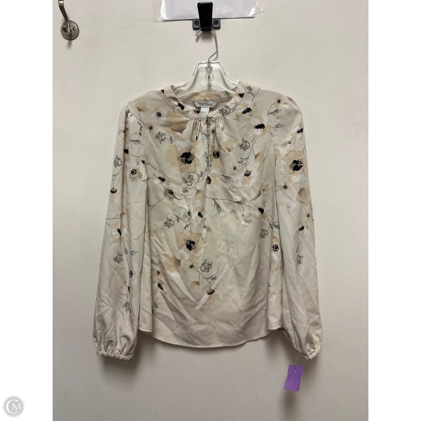 Top Long Sleeve By White House Black Market In Cream, Size: Xs
