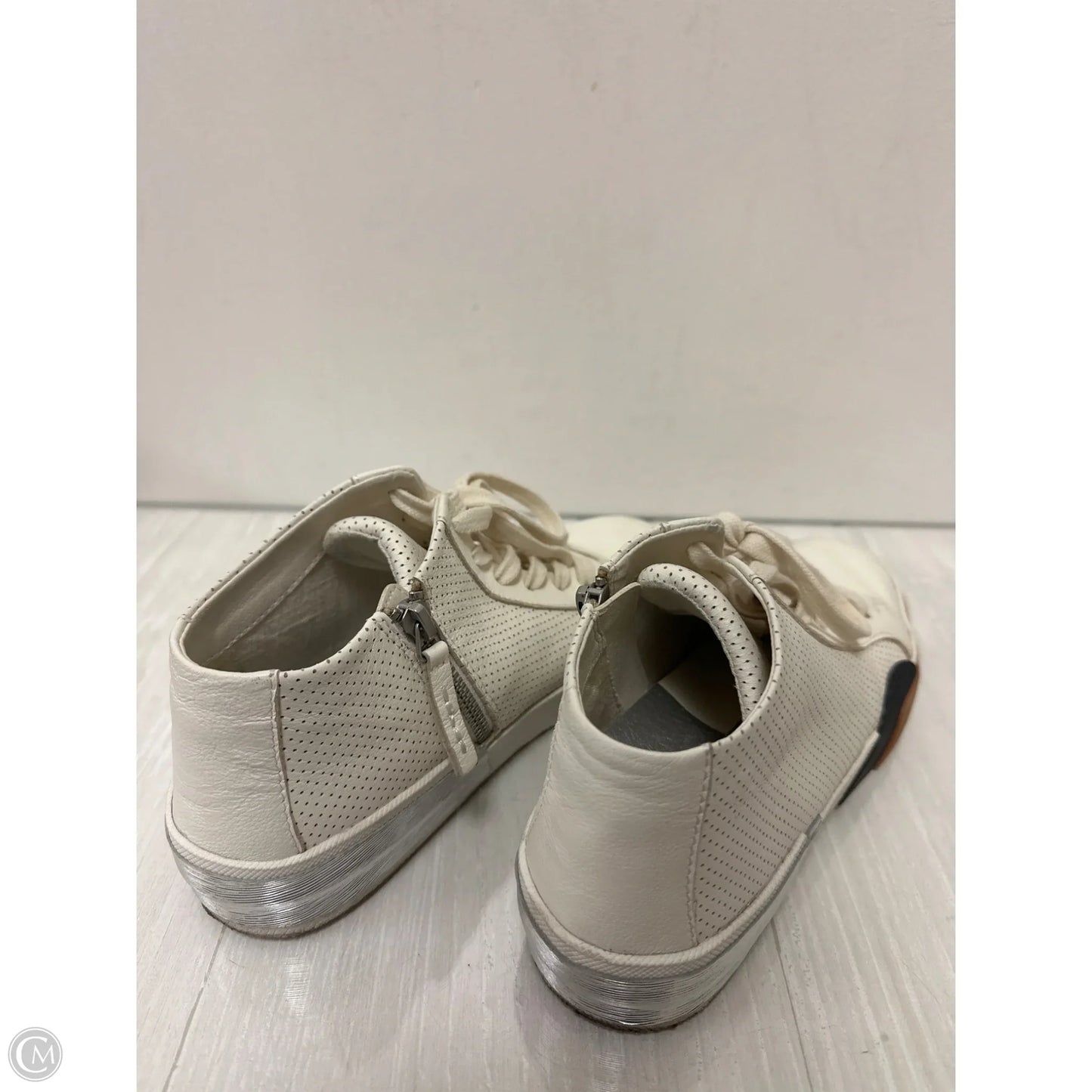 Shoes Sneakers By Dolce Vita In Cream, Size: 5.5