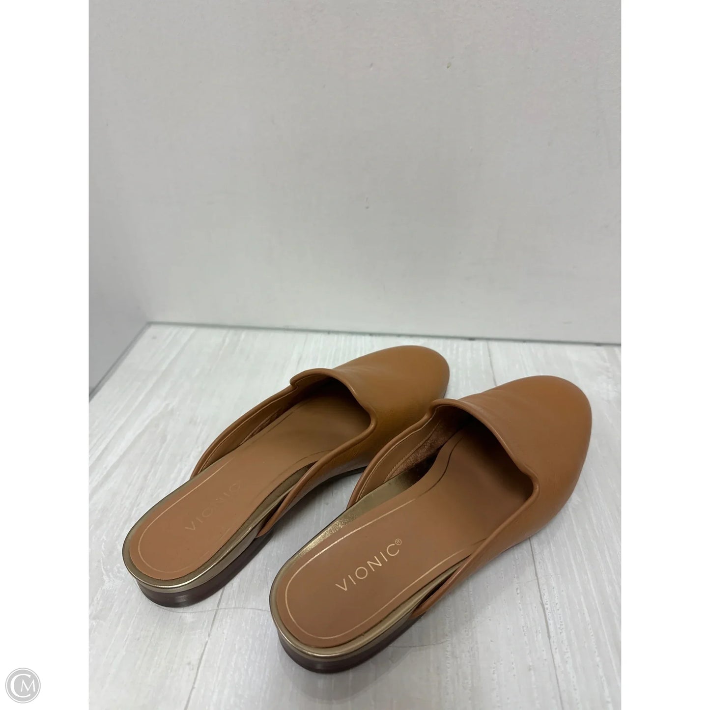 Shoes Flats By Vionic In Brown, Size: 7.5